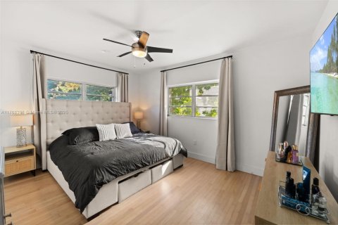 House in Coral Gables, Florida 3 bedrooms, 184.6 sq.m. № 1867183 - photo 9