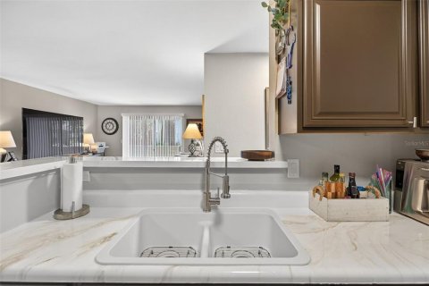 Condo in Saint Petersburg, Florida, 3 bedrooms  № 1888544 - photo 10