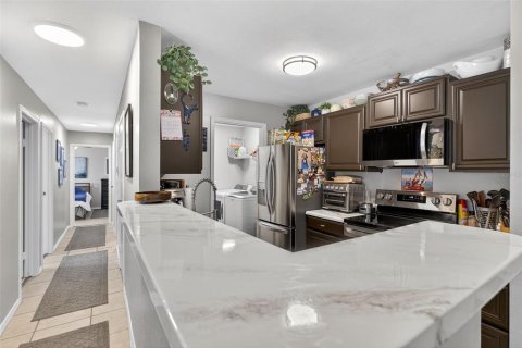 Condo in Saint Petersburg, Florida, 3 bedrooms  № 1888544 - photo 13