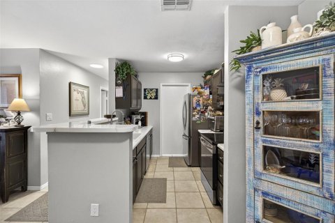 Condo in Saint Petersburg, Florida, 3 bedrooms  № 1888544 - photo 7