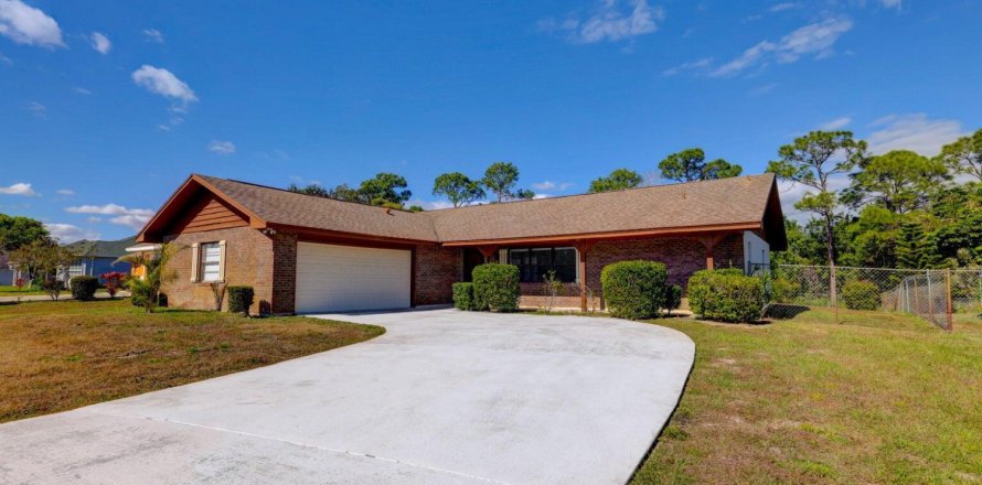 Casa en Port St. Lucie, Florida 3 dormitorios, 187.85 m2 № 2372407
