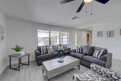 Casa en venta en Port St. Lucie, Florida, 3 dormitorios, 187.85 m2 № 2372407 - foto 4