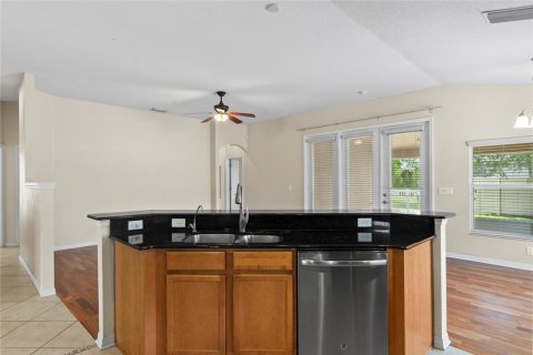 House in Tampa, Florida 4 bedrooms, 187.85 sq.m. № 1905802 - photo 15