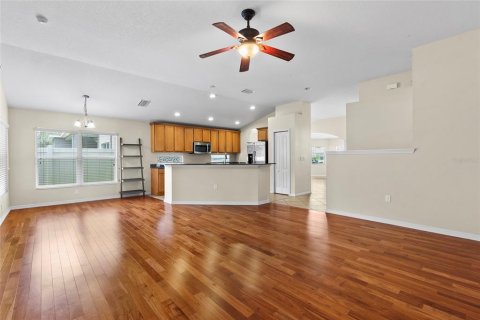 House in Tampa, Florida 4 bedrooms, 187.85 sq.m. № 1905802 - photo 11