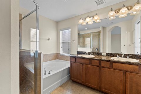 House in Tampa, Florida 4 bedrooms, 187.85 sq.m. № 1905802 - photo 22