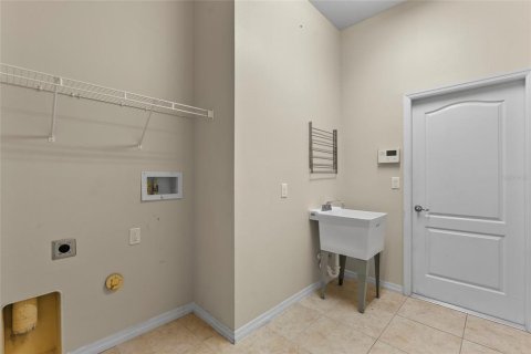 House in Tampa, Florida 4 bedrooms, 187.85 sq.m. № 1905802 - photo 30