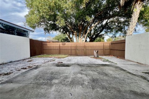 Townhouse in Winter Park, Florida 2 bedrooms, 94.76 sq.m. № 2157688 - photo 23