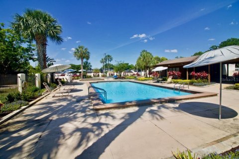Townhouse in Winter Park, Florida 2 bedrooms, 94.76 sq.m. № 2157688 - photo 2