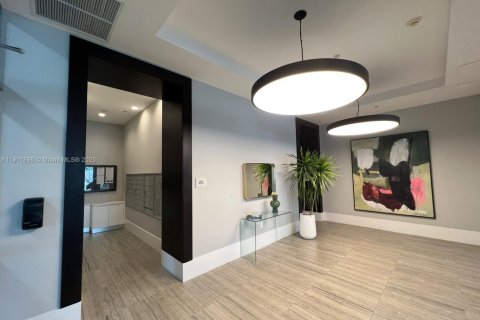 Condo in Hollywood, Florida, 2 bedrooms  № 1972230 - photo 25