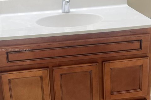 Condo in Hollywood, Florida, 2 bedrooms  № 1972230 - photo 13