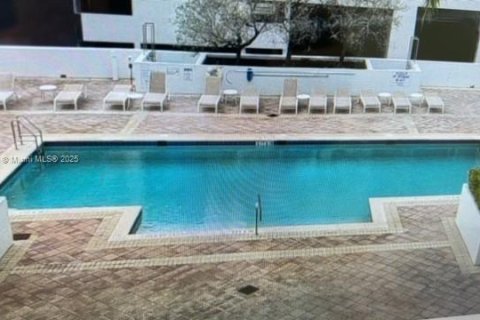 Condo in Hollywood, Florida, 2 bedrooms  № 1972230 - photo 24