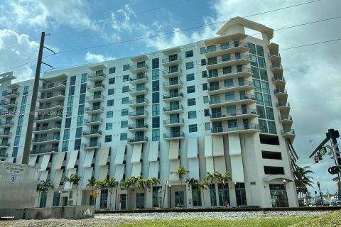 Condo in Hollywood, Florida, 2 bedrooms  № 1972230 - photo 26