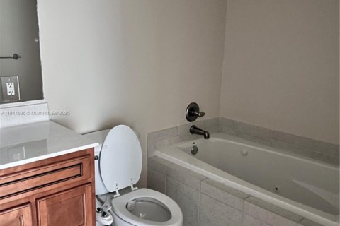 Condo in Hollywood, Florida, 2 bedrooms  № 1972230 - photo 11