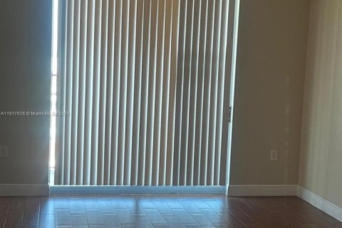 Condo in Hollywood, Florida, 2 bedrooms  № 1972230 - photo 7