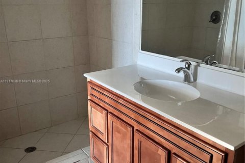 Condo in Hollywood, Florida, 2 bedrooms  № 1972230 - photo 10