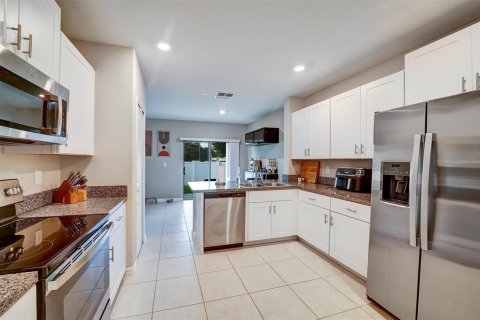 Casa en alquiler en Tampa, Florida, 3 dormitorios, 145.67 m2 № 1903924 - foto 13