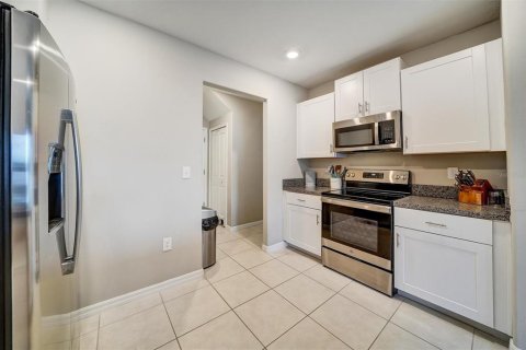 Casa en alquiler en Tampa, Florida, 3 dormitorios, 145.67 m2 № 1903924 - foto 12