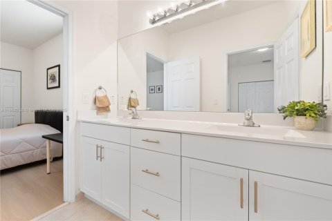 Casa en venta en Hialeah, Florida, 3 dormitorios, 223.52 m2 № 1872273 - foto 24