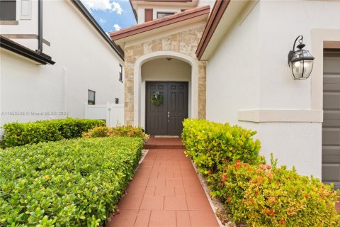 Casa en venta en Hialeah, Florida, 3 dormitorios, 223.52 m2 № 1872273 - foto 2