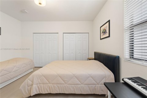 Casa en venta en Hialeah, Florida, 3 dormitorios, 223.52 m2 № 1872273 - foto 22