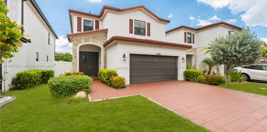 Casa en Hialeah, Florida 3 dormitorios, 223.52 m2 № 1872273