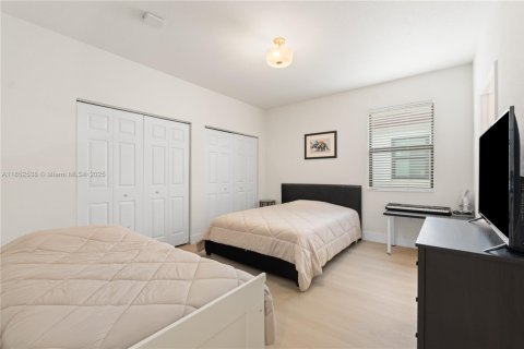 Casa en venta en Hialeah, Florida, 3 dormitorios, 223.52 m2 № 1872273 - foto 21