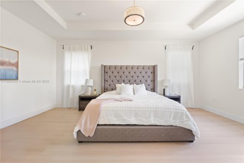 Casa en venta en Hialeah, Florida, 3 dormitorios, 223.52 m2 № 1872273 - foto 6