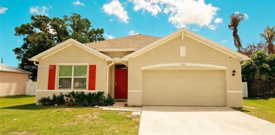 House in Port St. Lucie, Florida 3 bedrooms, 169.73 sq.m. № 2068225