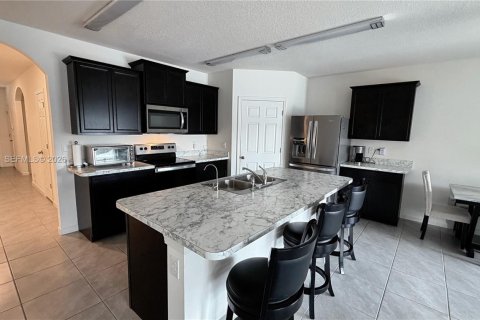 House in Port St. Lucie, Florida 3 bedrooms, 169.73 sq.m. № 2068225 - photo 5