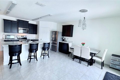 House in Port St. Lucie, Florida 3 bedrooms, 169.73 sq.m. № 2068225 - photo 6