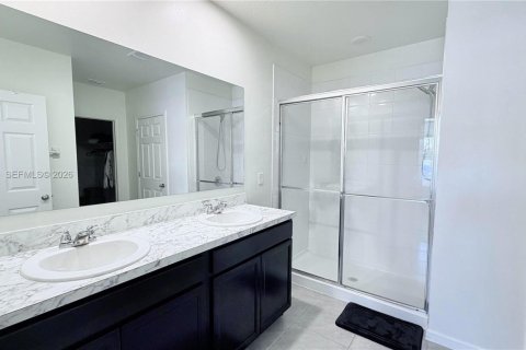 House in Port St. Lucie, Florida 3 bedrooms, 169.73 sq.m. № 2068225 - photo 13