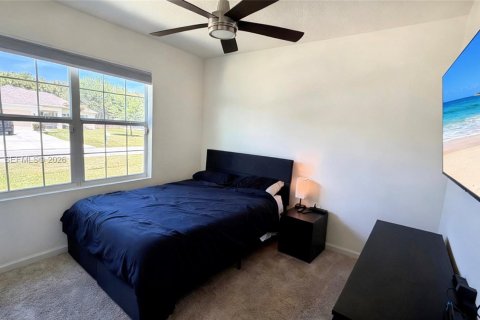 House in Port St. Lucie, Florida 3 bedrooms, 169.73 sq.m. № 2068225 - photo 15