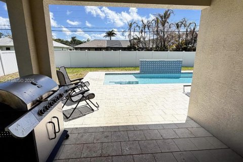 House in Port St. Lucie, Florida 3 bedrooms, 169.73 sq.m. № 2068225 - photo 10