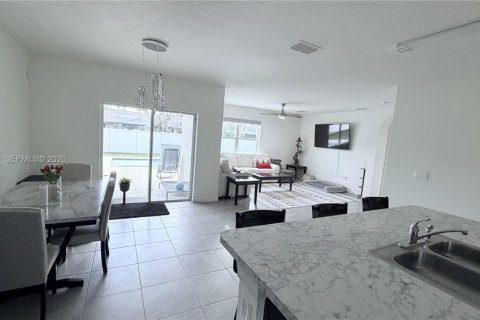 House in Port St. Lucie, Florida 3 bedrooms, 169.73 sq.m. № 2068225 - photo 8