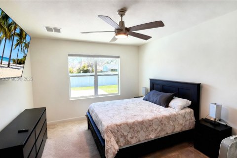 House in Port St. Lucie, Florida 3 bedrooms, 169.73 sq.m. № 2068225 - photo 12