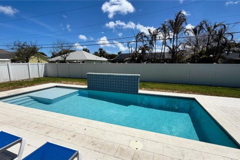 House in Port St. Lucie, Florida 3 bedrooms, 169.73 sq.m. № 2068225 - photo 11