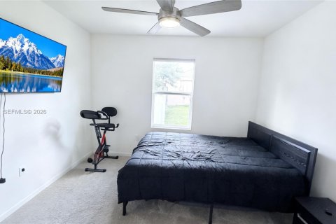 House in Port St. Lucie, Florida 3 bedrooms, 169.73 sq.m. № 2068225 - photo 18