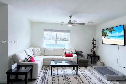 House in Port St. Lucie, Florida 3 bedrooms, 169.73 sq.m. № 2068225 - photo 9