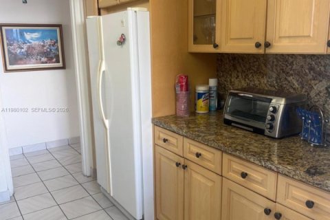 Снять в аренду кондоминиум в Халландейл-Бич, Флорида 2 спальни, 116.13м2, № 2046470 - фото 13