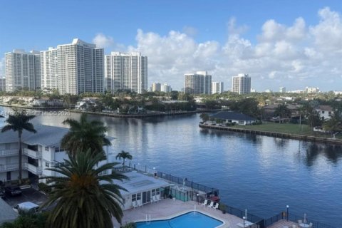 Снять в аренду кондоминиум в Халландейл-Бич, Флорида 2 спальни, 116.13м2, № 2046470 - фото 11