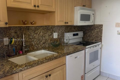 Снять в аренду кондоминиум в Халландейл-Бич, Флорида 2 спальни, 116.13м2, № 2046470 - фото 12