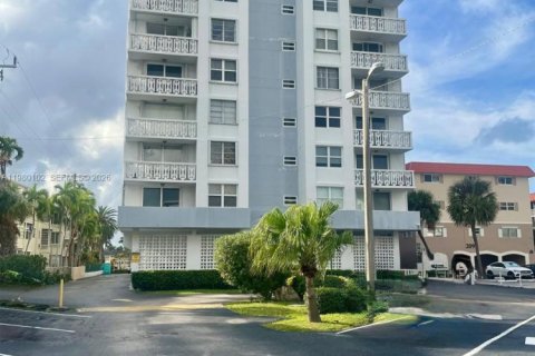 Кондоминиум с 2 спальнями в Халландейл-Бич, Флорида № 2046470