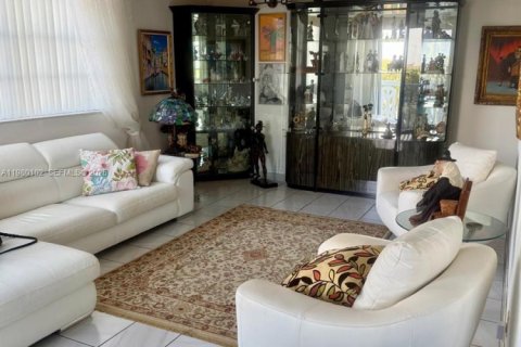 Снять в аренду кондоминиум в Халландейл-Бич, Флорида 2 спальни, 116.13м2, № 2046470 - фото 8