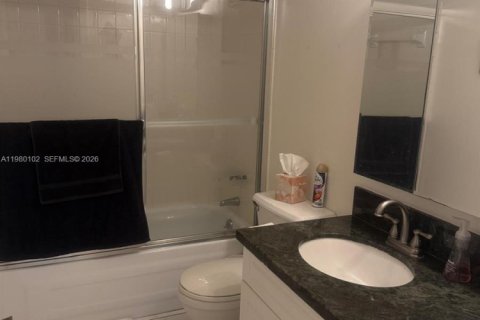 Снять в аренду кондоминиум в Халландейл-Бич, Флорида 2 спальни, 116.13м2, № 2046470 - фото 6
