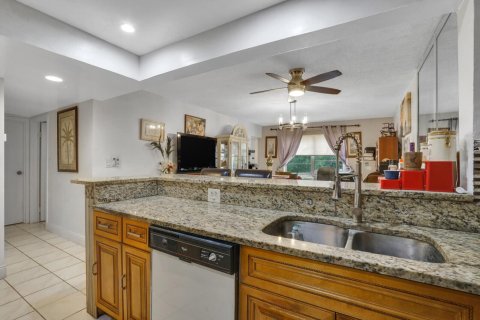 Condo in Deerfield Beach, Florida, 2 bedrooms  № 2083688 - photo 11