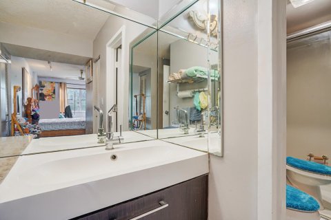 Condo in Deerfield Beach, Florida, 2 bedrooms  № 2083688 - photo 14