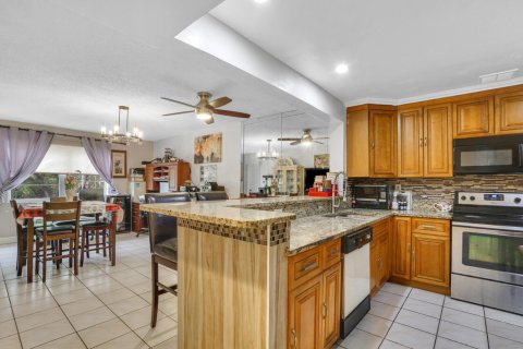 Condo in Deerfield Beach, Florida, 2 bedrooms  № 2083688 - photo 10