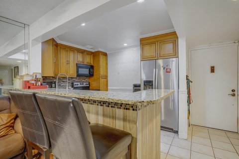 Condo in Deerfield Beach, Florida, 2 bedrooms  № 2083688 - photo 9