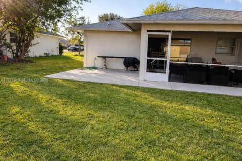 House in Lehigh Acres, Florida 3 bedrooms, 118.64 sq.m. № 2183273 - photo 19
