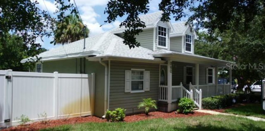 Commercial property in Merrit Island, Florida № 2106040